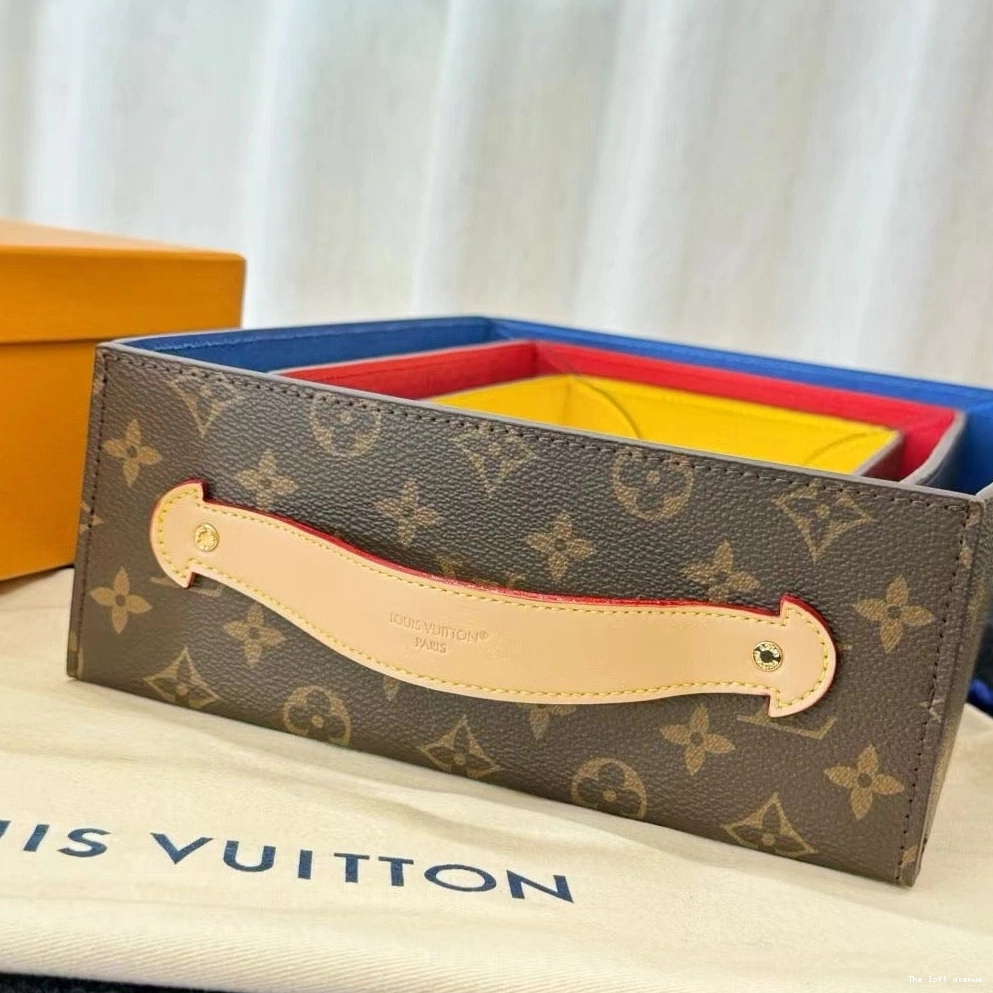 LV WITH CUSTOM TRAY DESK HANDLE 0715